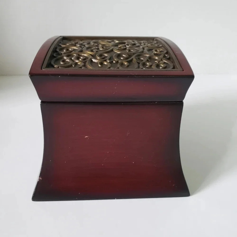 2004 Bombay Small Wooden  Musical Ring Jewelry Box.